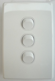 CLIPSAL CLASSIC 3 GANG SWITCH